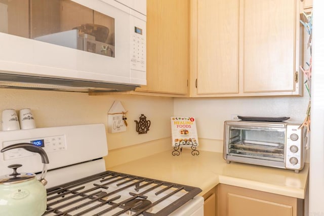 1000 Rodeo Dr Unit 515, Imperial, CA 92251 - kitchen featuring white appliances, light countertops, and light brown cabinets