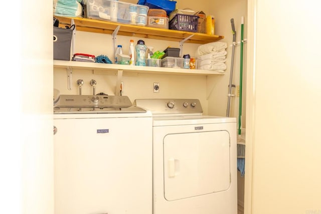 1000 Rodeo Dr Unit 515, Imperial, CA 92251 - laundry room with washing machine and clothes dryer