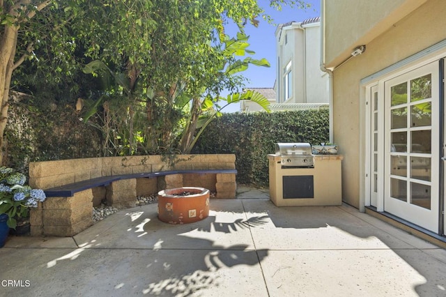 7748 Paso Robles St, Ventura, CA 93004 - view of patio featuring an outdoor kitchen