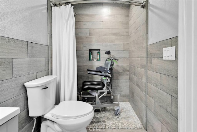 9512 Mesquite St, Phelan, CA 92371 - bathroom featuring tiled shower and vanity