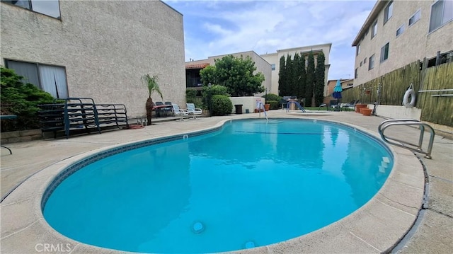 2473 Oswego St Unit 17, Pasadena, CA 91107 - community pool with a patio area