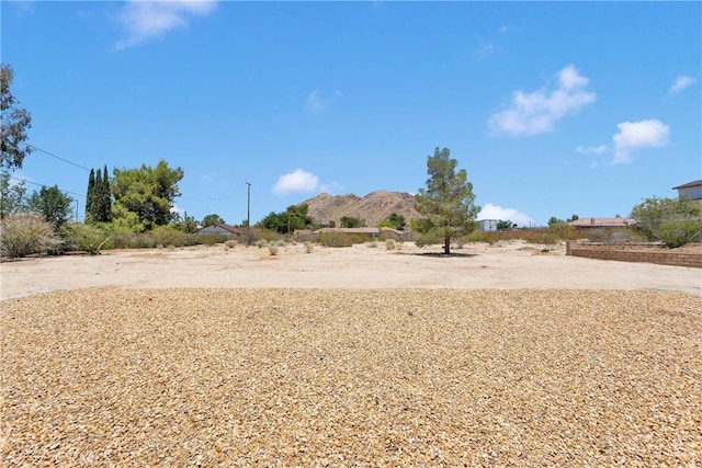 19428 Shasta Rd, Apple Valley, CA 92307 - view of yard featuring a mountain view