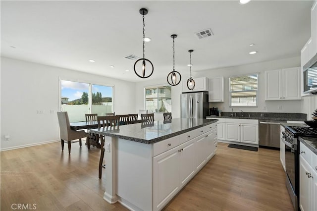 36300 Firelight Cir, Wildomar, CA 92595 - kitchen featuring appliances with stainless steel finishes, healthy amount of natural light, recessed lighting, and white cabinetry