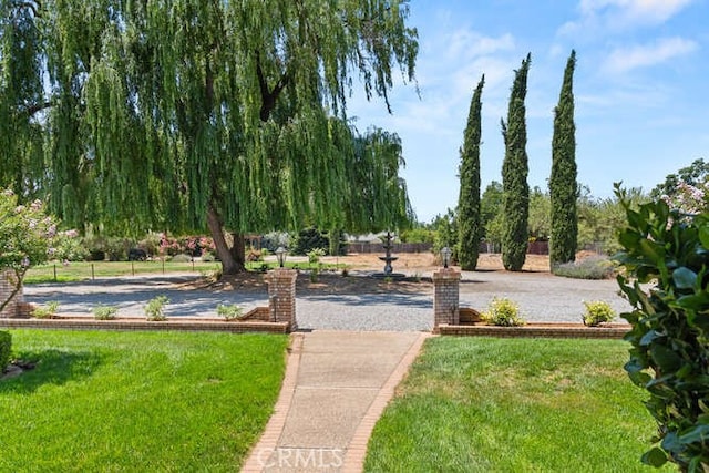 2915 Kennedy Ave Unit A & B, Chico, CA 95973 - surrounding community with a lawn