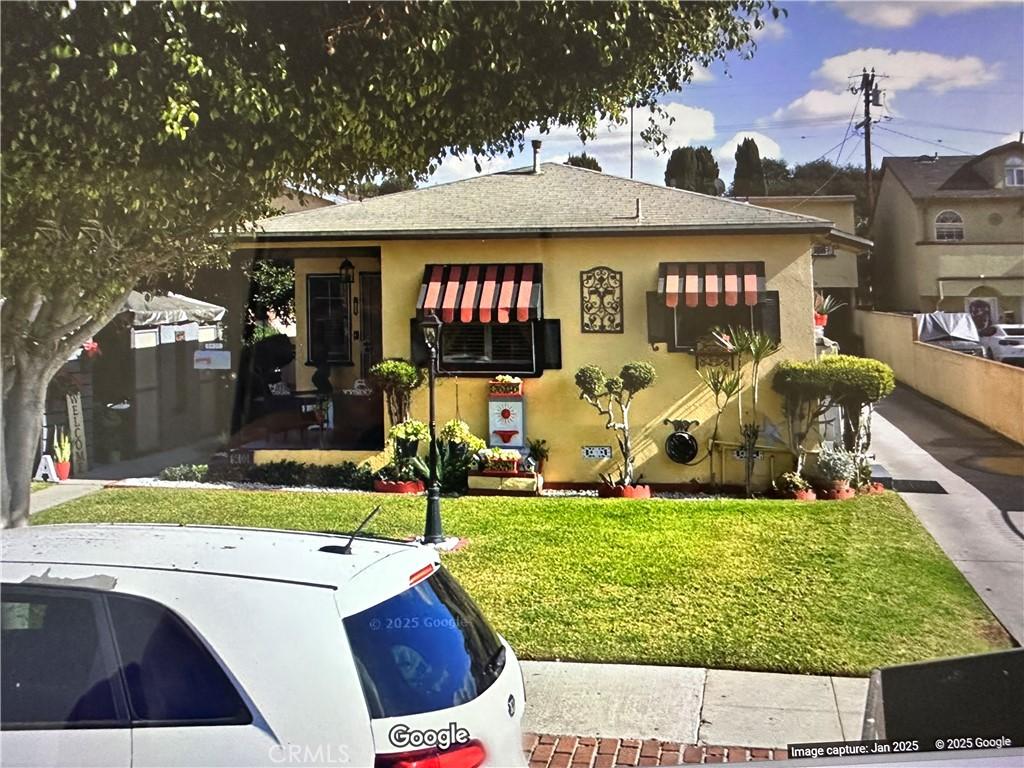 9400 San Miguel Ave, South Gate, CA 90280 - bungalow-style home with a front lawn, stucco siding, and roof with shingles