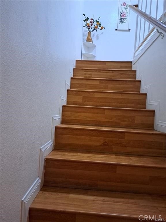 15205 S Budlong Ave Unit 9, Gardena, CA 90247 - stairs featuring a textured wall