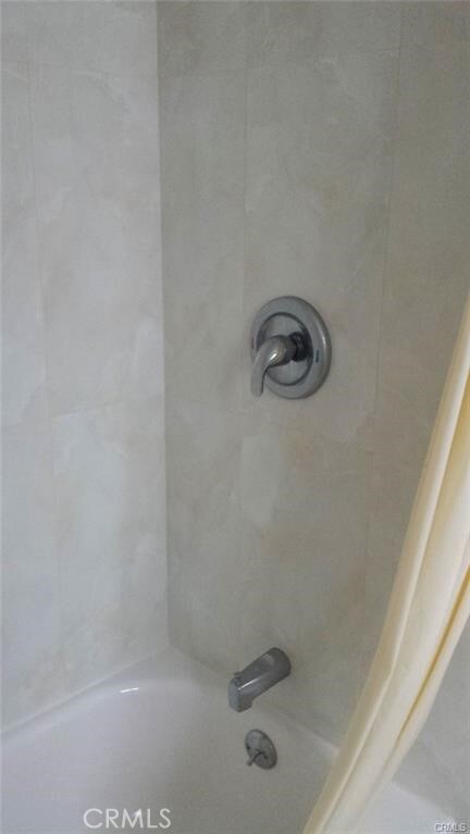15205 S Budlong Ave Unit 9, Gardena, CA 90247 - bathroom view of bathtub / shower combination