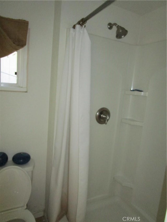 2493 Palo Alto Way, Running Springs, CA 92382 - bathroom with a shower with shower curtain and toilet