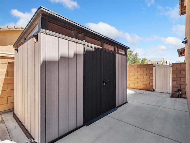 11760 Espola Pl, Victorville, CA 92392 - view of shed with a gate