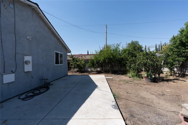 2246 Beachwood Dr, Merced, CA 95348 - fenced backyard featuring a patio