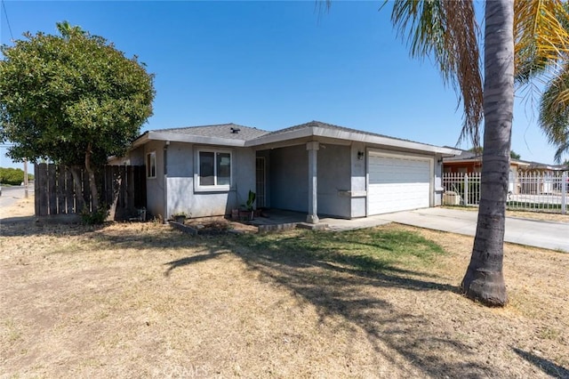 2246 Beachwood Dr, Merced, CA 95348 - single story home featuring an attached garage, stucco siding, and driveway