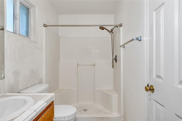 2246 Beachwood Dr, Merced, CA 95348 - bathroom featuring vanity and tiled shower