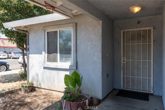 2246 Beachwood Dr, Merced, CA 95348 - entrance to property with stucco siding