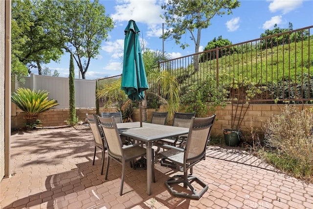 27664 Cordovan Dr, Canyon Country, CA 91351 - fenced backyard featuring a patio and outdoor dining area