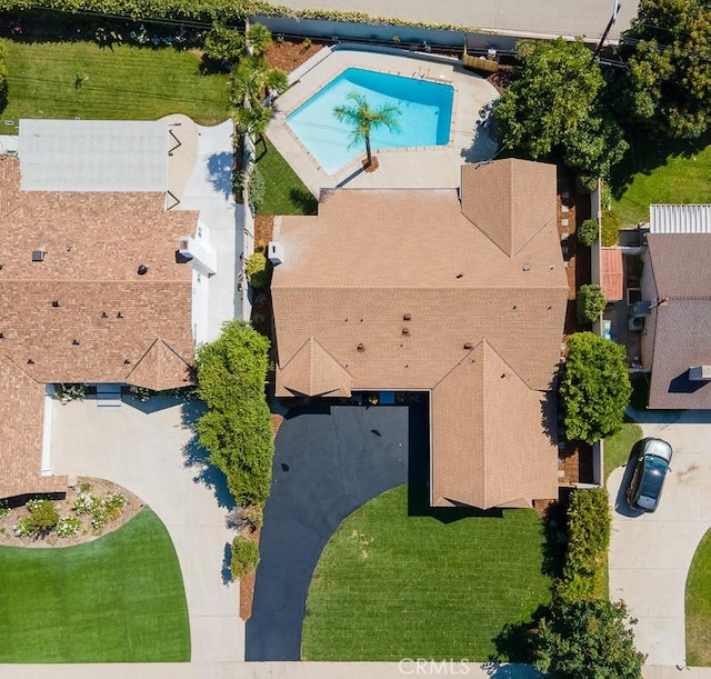 7830 Fairchild Ave, Winnetka, CA 91306 - drone / aerial view of a pool area