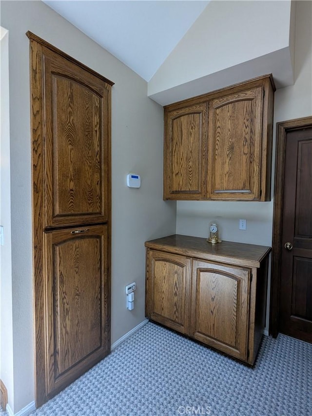 2622 Chauncy Pl, Riverside, CA 92506 - bar area with lofted ceiling and light carpet