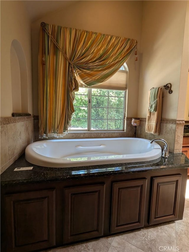 2622 Chauncy Pl, Riverside, CA 92506 - bathroom featuring a garden tub