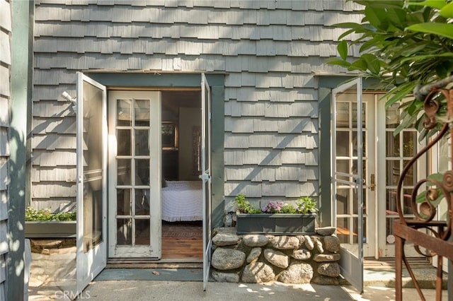 969 Oak Dr, Crestline, CA 92325 - entrance to property featuring french doors