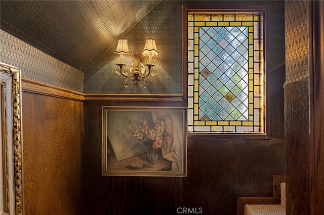 969 Oak Dr, Crestline, CA 92325 - detailed view of a chandelier and wallpapered walls