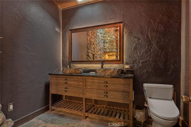 969 Oak Dr, Crestline, CA 92325 - bathroom with a textured wall and vanity