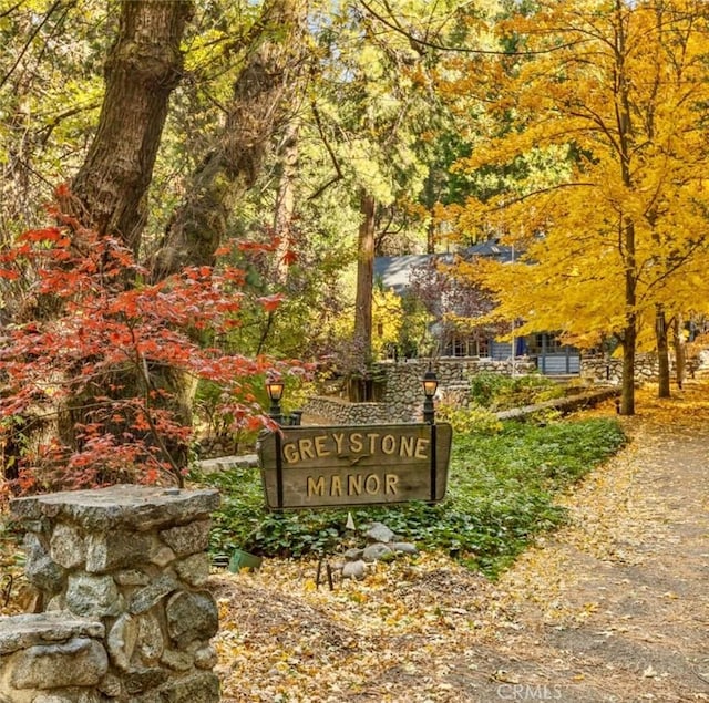 969 Oak Dr, Crestline, CA 92325 - view of community sign