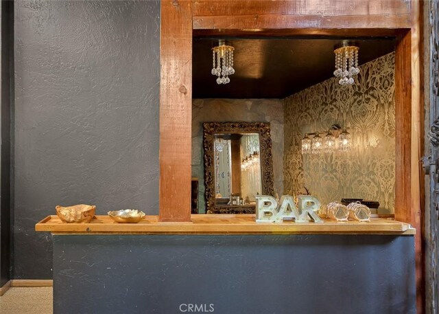 969 Oak Dr, Crestline, CA 92325 - detailed view of a chandelier and baseboards