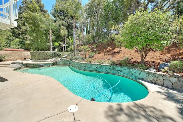 3039 Olympic View Dr, Chino Hills, CA 91709 - view of pool with a patio and a pool with connected hot tub