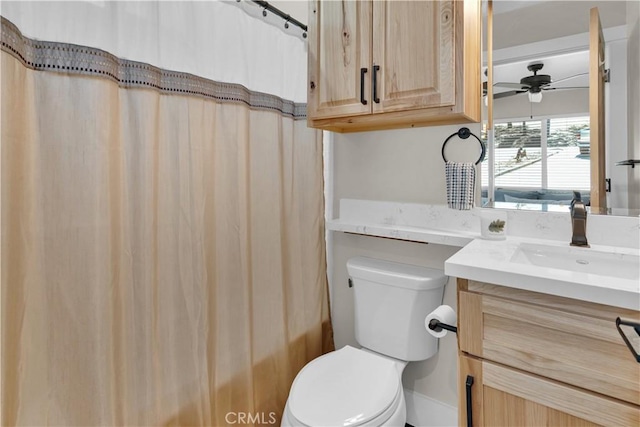 2583 Oak Shores Dr, Bradley, CA 93426 - full bath featuring vanity, ceiling fan, and shower / bath combination with curtain