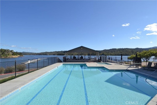 2583 Oak Shores Dr, Bradley, CA 93426 - community pool with a gazebo and a patio area
