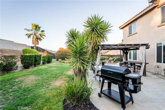 20642 Iris Canyon Rd, Riverside, CA 92508 - fenced backyard with a pergola and a patio area