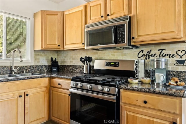 1296 Calgary Dr, Lake Arrowhead, CA 92352 - kitchen with stainless steel appliances, backsplash, light brown cabinets, and dark stone countertops