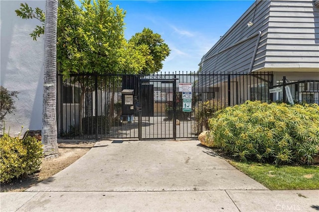 5530 Ackerfield Ave Unit 206, Long Beach, CA 90805 - view of gate