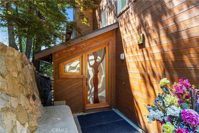 28527 Willow Rd, Lake Arrowhead, CA 92385 - entrance to property
