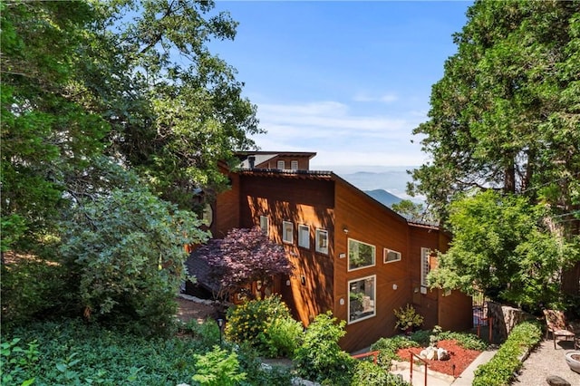28527 Willow Rd, Lake Arrowhead, CA 92385 - view of side of property