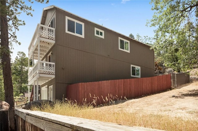 33159 Ridge Rd, Arrowbear, CA 92308 - view of property exterior with a balcony