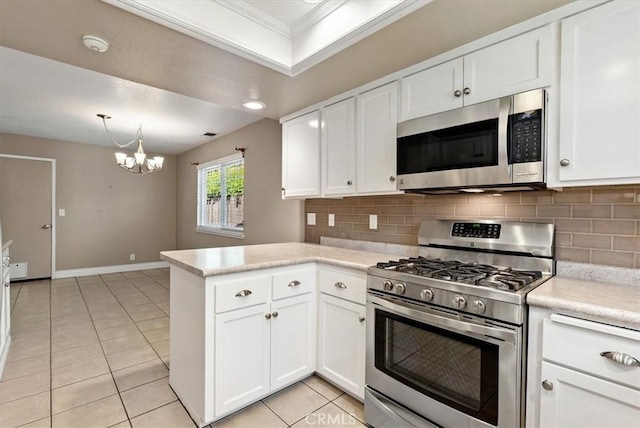 836 Bolen Dr, Paso Robles, CA 93446 - kitchen with appliances with stainless steel finishes, a chandelier, a peninsula, tasteful backsplash, and crown molding