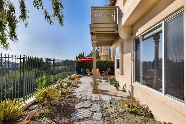 7243 Surfbird Cir, Carlsbad, CA 92011 - fenced backyard with a patio area and a balcony