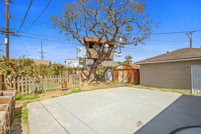 2165 W 115th St, Hawthorne, CA 90250 - view of patio with a shed