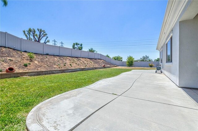 1708 Snowberry Rd, Beaumont, CA 92223 - view of yard featuring a patio area