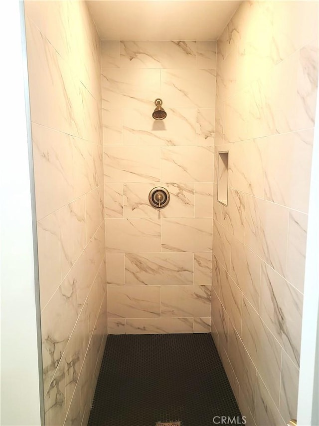 12817 Larwin Rd, Norwalk, CA 90650 - full bathroom with tiled shower
