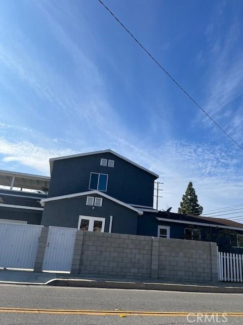 226 E Edinger Ave, Santa Ana, CA 92707 - view of property with a fenced front yard