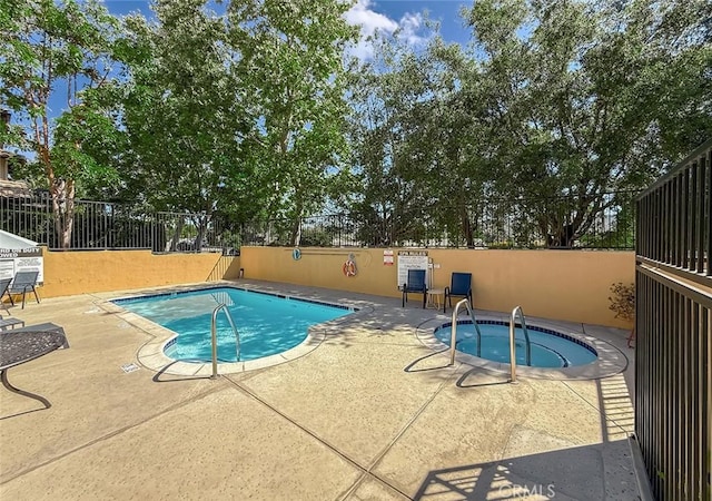374 E Hilltop Way, Thousand Oaks, CA 91362 - community pool featuring a community hot tub and a patio area