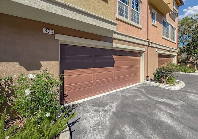374 E Hilltop Way, Thousand Oaks, CA 91362 - garage with asphalt driveway