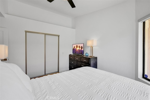 42386 Sultan Ave, Palm Desert, CA 92211 - bedroom with multiple windows, a closet, and a ceiling fan
