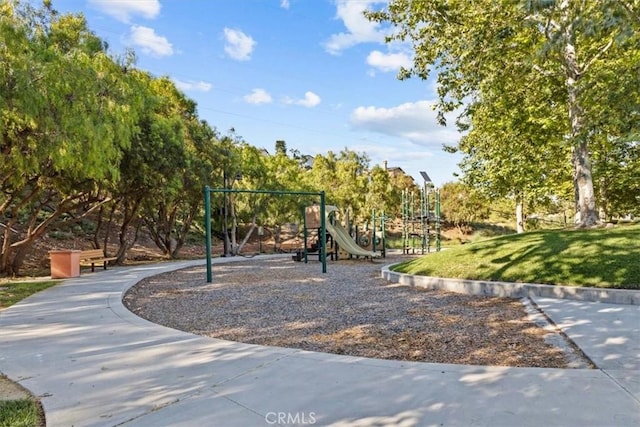 31521 Paseo Campeon, San Juan Capistrano, CA 92675 - communal playground with a yard and view of wooded area