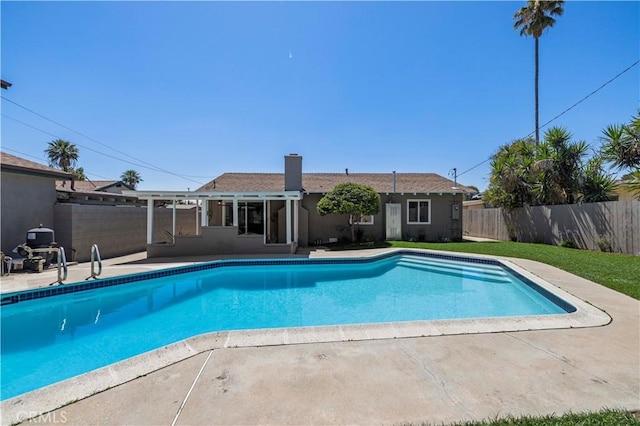 9712 Saloma Ave, North Hills, CA 91343 - view of pool featuring a patio and a fenced backyard