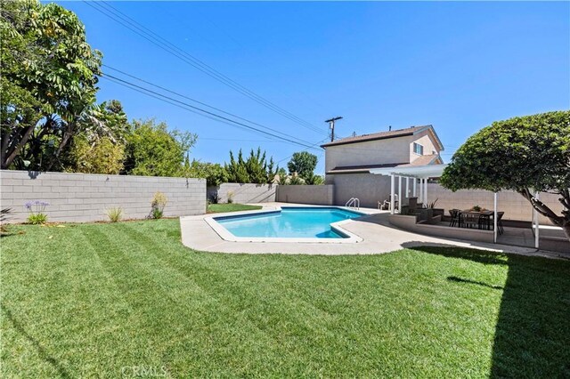 9712 Saloma Ave, North Hills, CA 91343 - view of swimming pool with a fenced backyard and a patio area