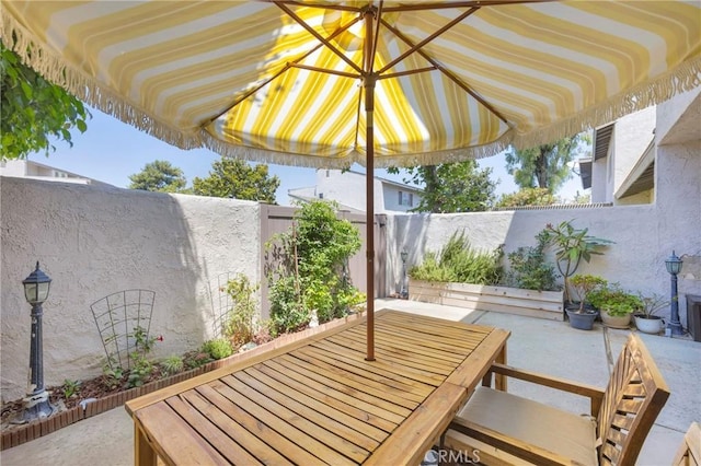 373 N Via Remo, Anaheim, CA 92806 - fenced backyard with a patio area