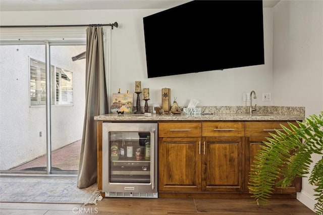 9230 Las Lomas Ave, Atascadero, CA 93422 - indoor wet bar with beverage cooler and wood finished floors