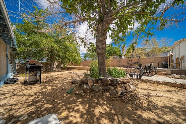61497 Valley View Dr, Joshua Tree, CA 92252 - fenced backyard with a patio area